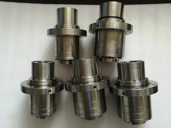 Mechanical seal for  bottom mixing